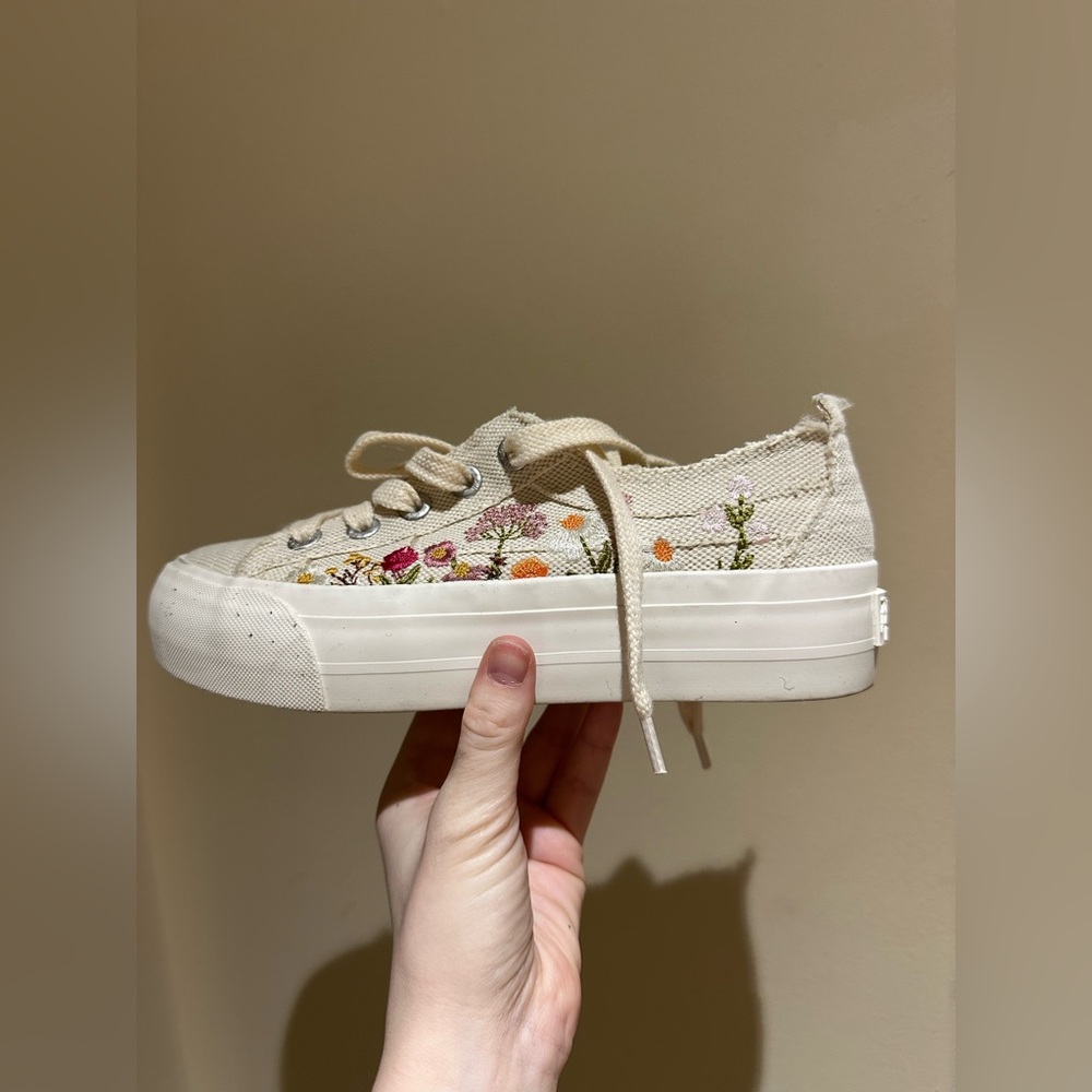 Blowfish Size 7 Floral Platform Sneakers